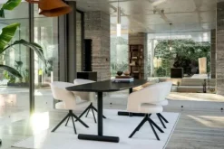 Eetkamerstoel Tyler Cream - zwart Ekoda Eetkamerstoelen