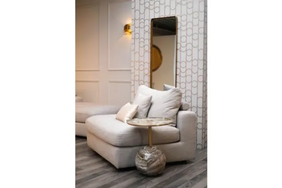 Hot Stoel Giovanni Loveseats